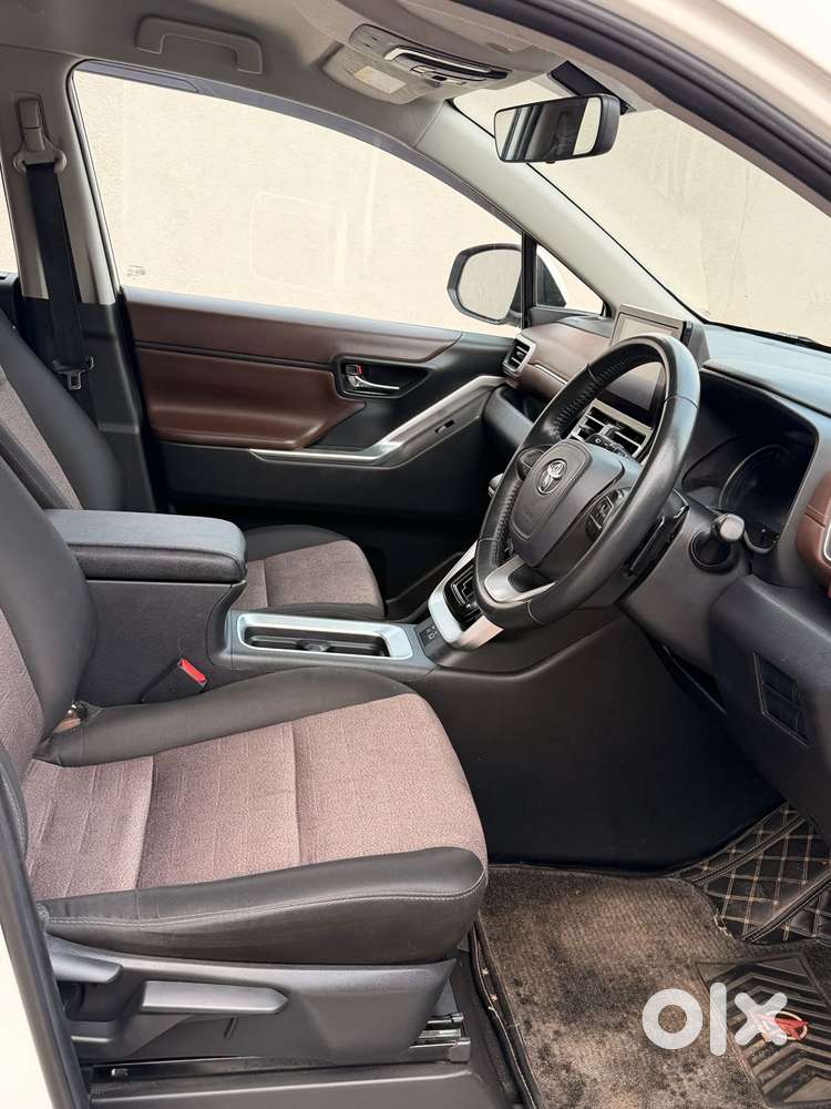 Toyota Innova Hycross 2.0 Vx Hybrid 7 Str, 2023, Petrol