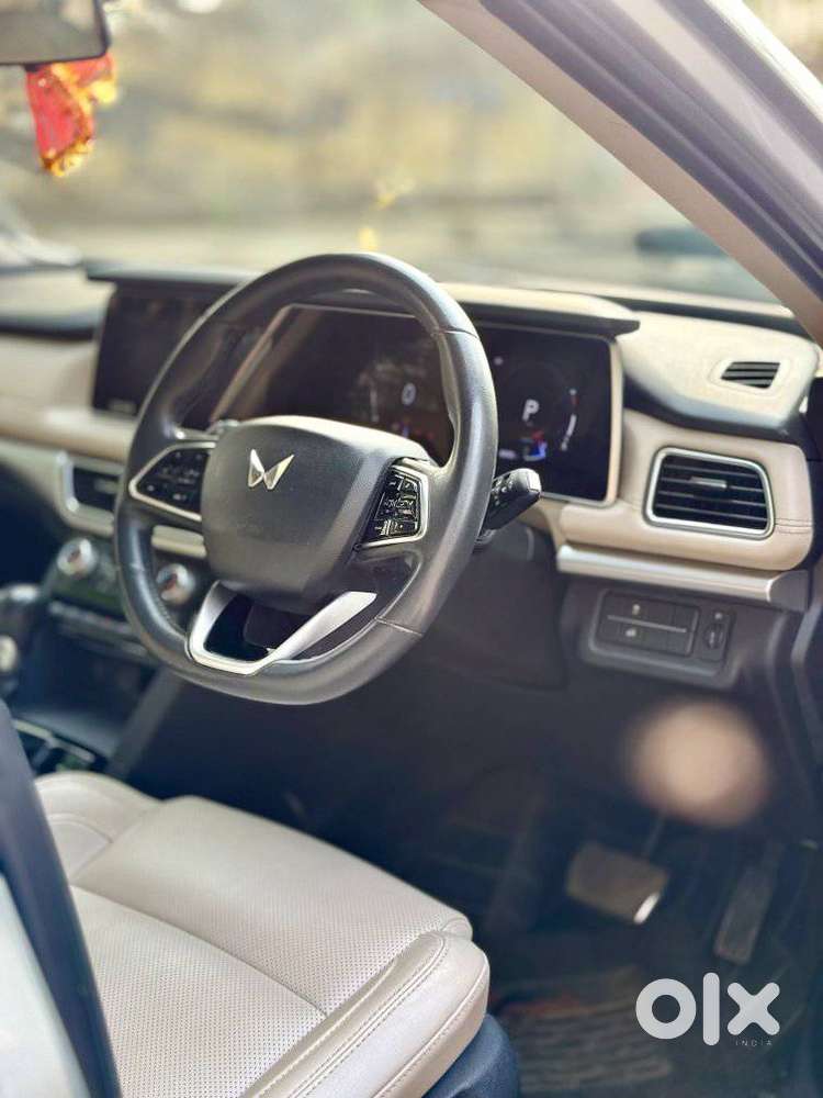 Mahindra Xuv700 2.0 Ax 7 Petrol Mt Str, 2022, Petrol