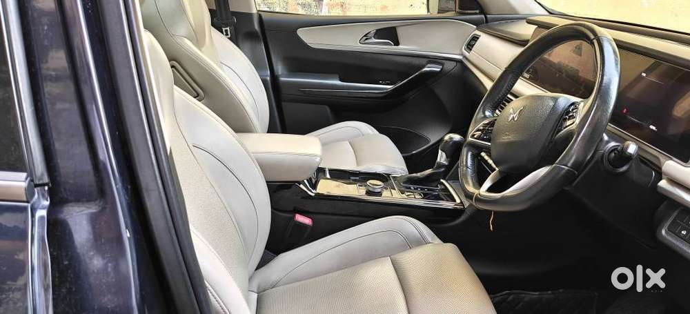Mahindra Xuv700 2.0 Ax 7 Petrol At Luxury Pack Str, 2022