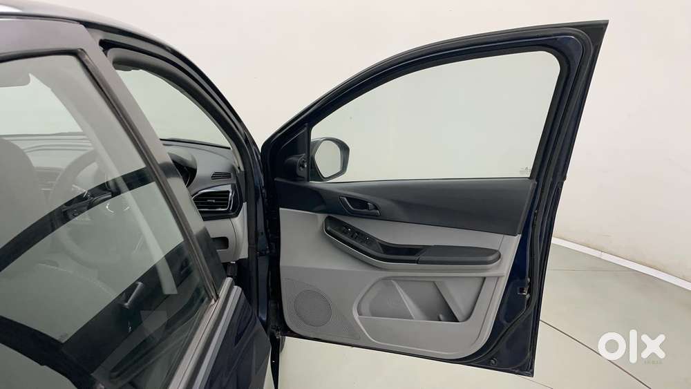 Tata Tiago Xza, 2022, Petrol