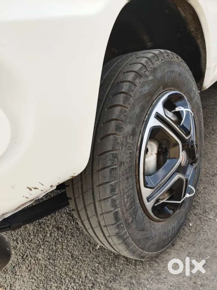 புது பெயிண்டிங் புது டயர் எப்சி இருக்கு