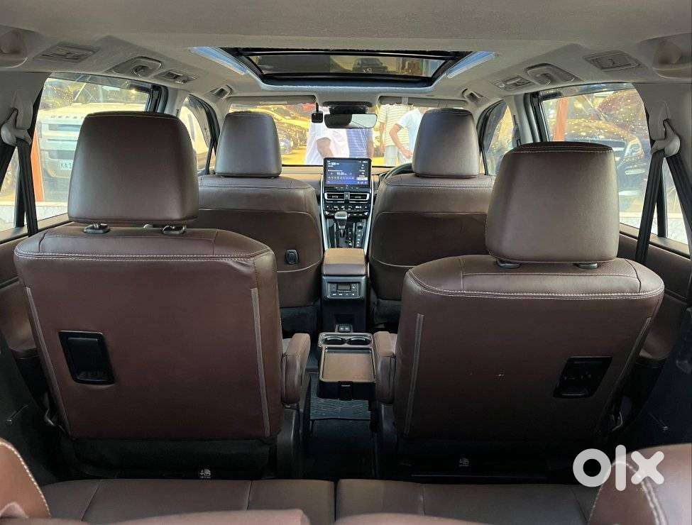 Toyota Innova Hycross 2.0 Zx (o) Hybrid 7 Str, 2025, Petrol