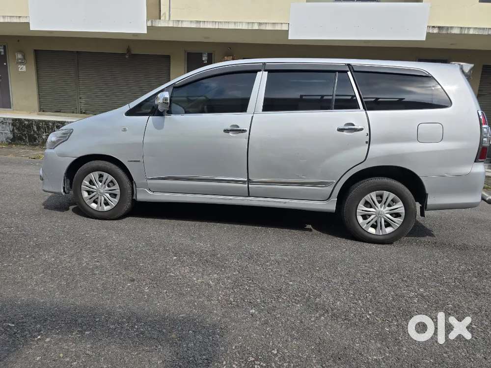 Toyota Innova 2012