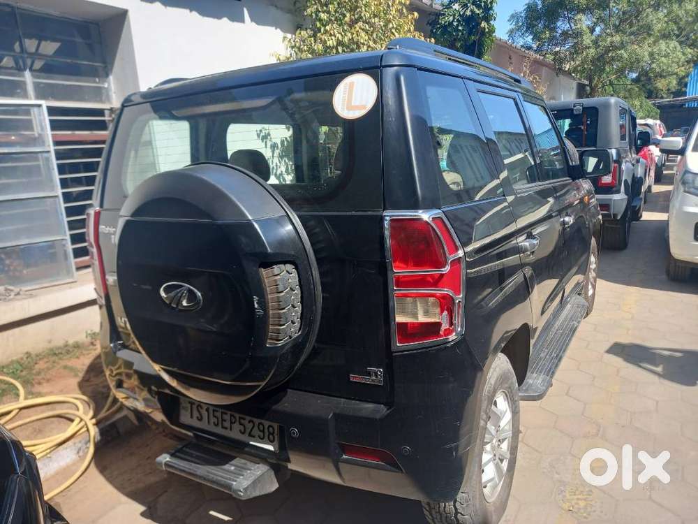Mahindra Tuv Diesel 2017, T8 Car, Black, 7 Seater, Good Condition