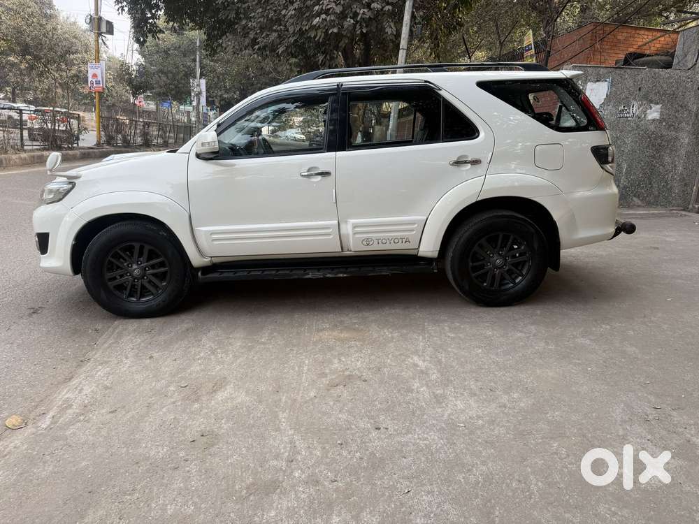 Toyota Fortuner 4x4 Manual Limited Edition, 2015, Diesel