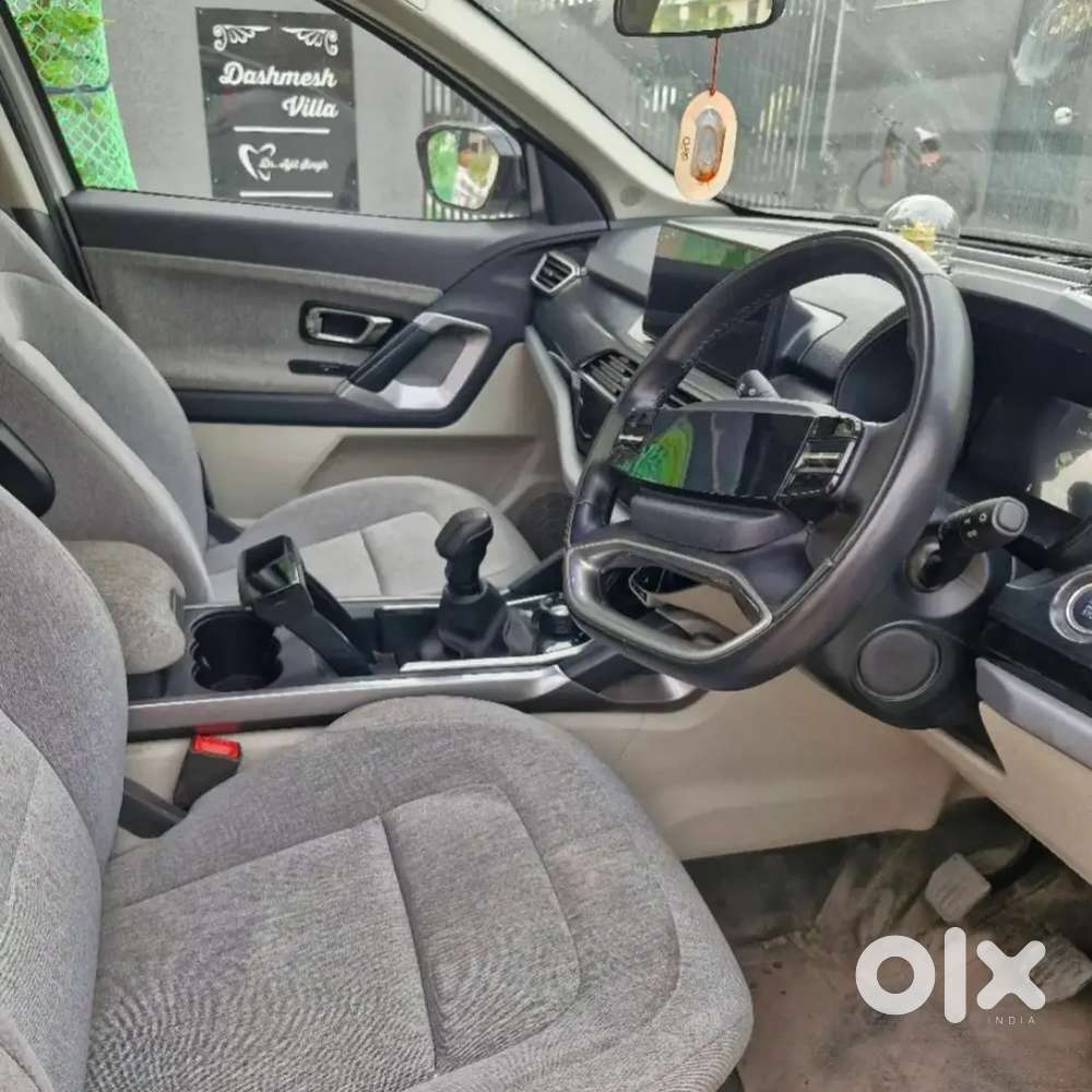 Tata Safari Pure Plus 2024