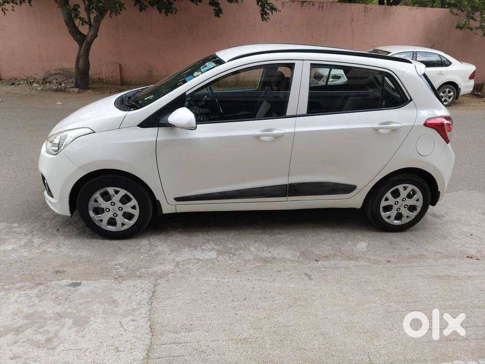 Hyundai Grand I10 Sportz, 2015, Petrol