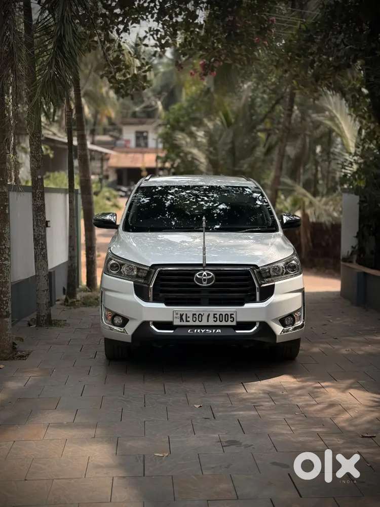 Toyota Innova Crysta 2023 Diesel 27000 Km Drive
