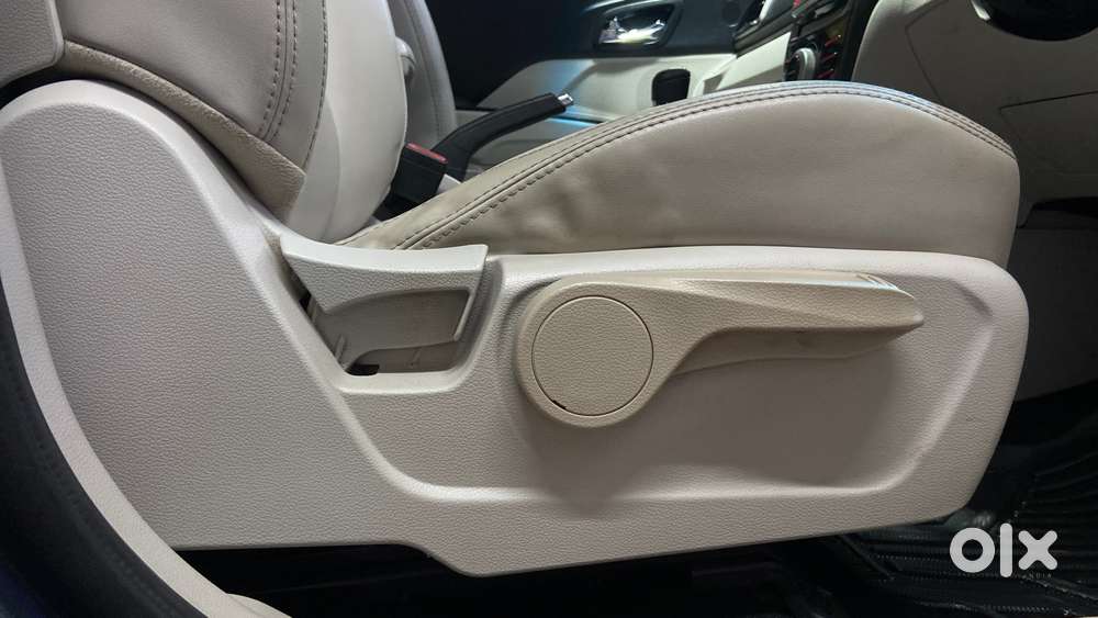 Mahindra Xuv300 1.2 W8 (o) Amt Petrol, 2021, Petrol
