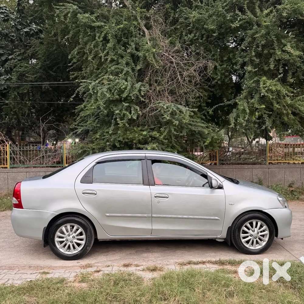 Toyota Etios V 2012 Petrol