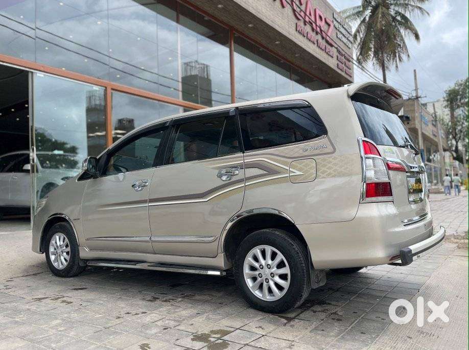 Toyota Innova 2.0 Gx (petrol) 8 Seater Bs Iv, 2014, Diesel