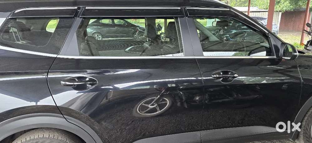 Kia Carens Premium Petrol Manual 2024