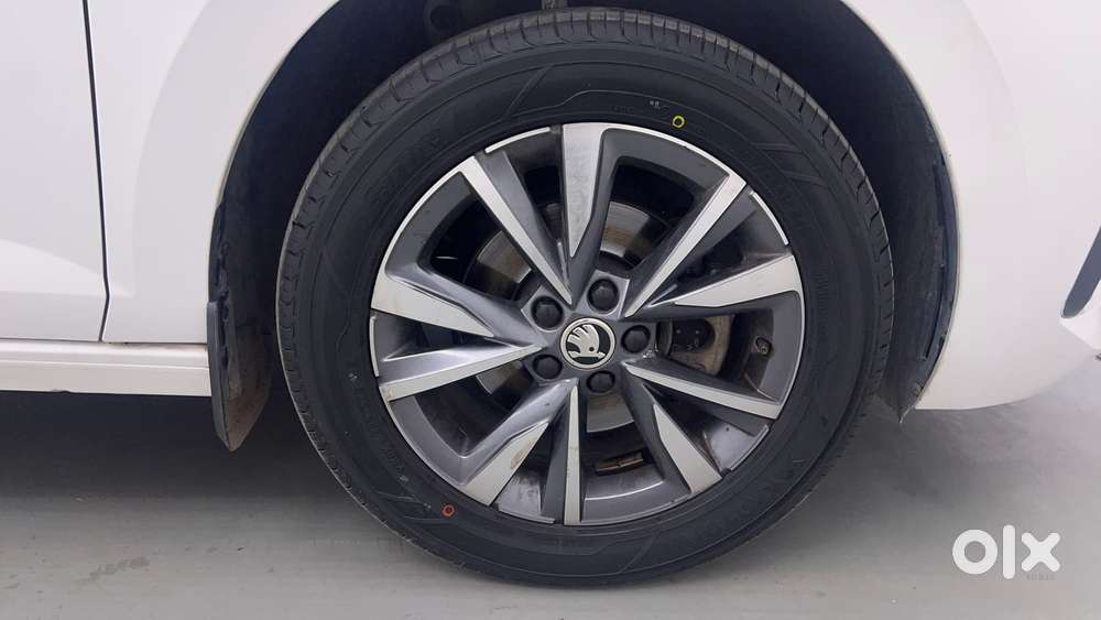 Skoda Slavia Style 1.0l Tsi Mt, 2022, Petrol