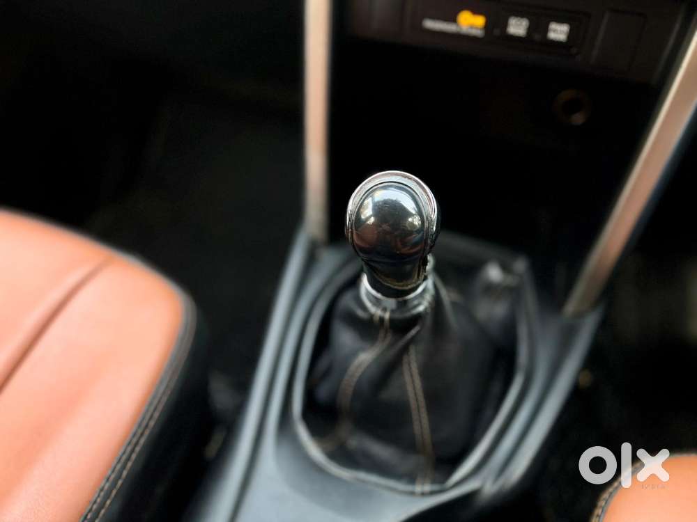 Toyota Innova Crysta 2.4 V 8 Str, 2017, Diesel