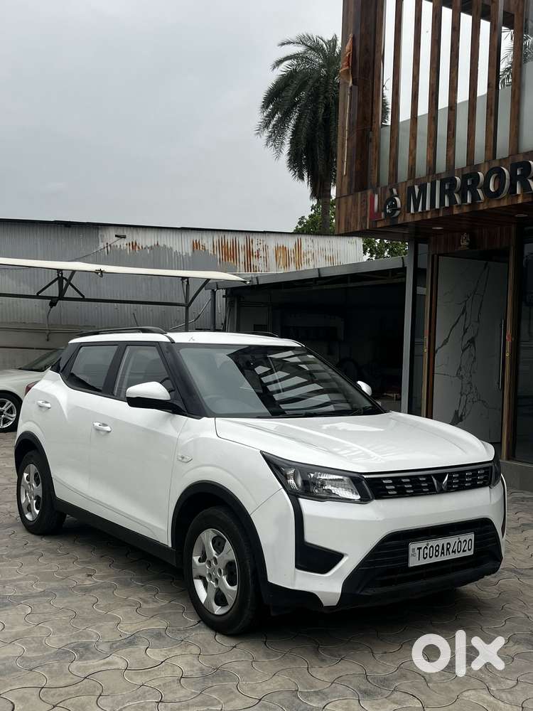 Mahindra Xuv300 1.2 W6 Amt Petrol, 2023, Petrol