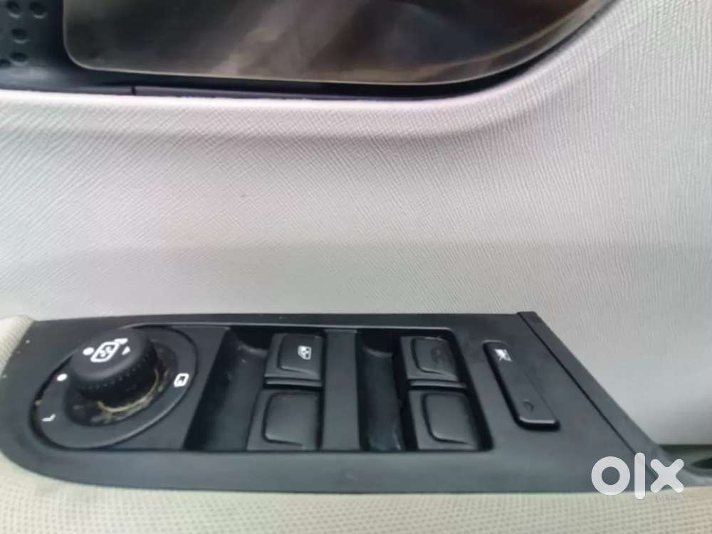 Tata Altroz, 2025, Petrol