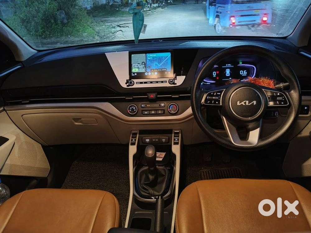 Kia Carens 1.4 Premium 7 Str, 2023, Petrol