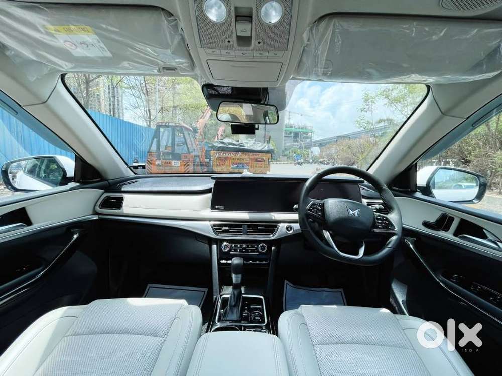 Mahindra Xuv700 2.2 Ax 7 Diesel At Luxury Pack Str Awd, 2024, Diesel