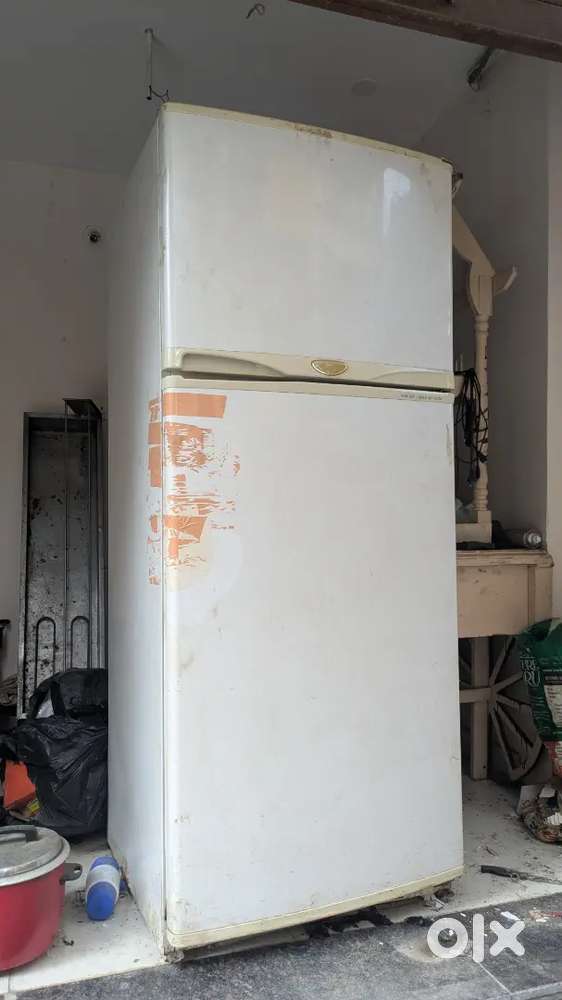 253 Litre BPL Double Door Refrigerator with Freezer &ndash; Ideal for Home&R