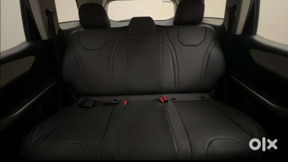 Mahindra Xuv700 2.0 Ax 3 Petrol At 5 Str, 2021, Petrol
