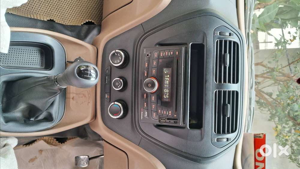 Mahindra Tuv 300 T4 2017