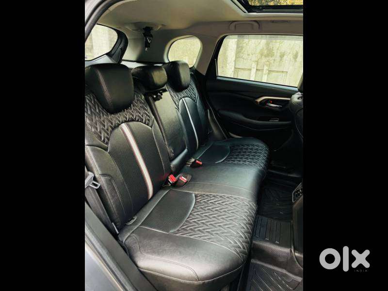 Maruti Suzuki Grand Vitara 1.5 Zeta Plus Dual Tone Intelligent Hybri..