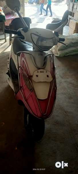 Old scooty best sale price olx