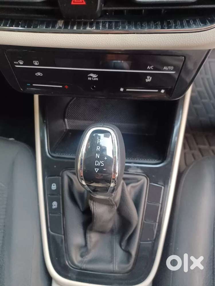 Skoda Slavia Ambition 1.0l Tsi At, 2022, Petrol