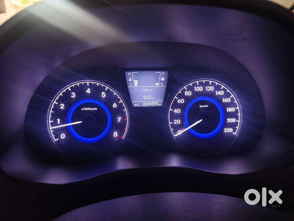 Hyundai Fluidic Verna 1,6 Sx  Petrol Well Maintained