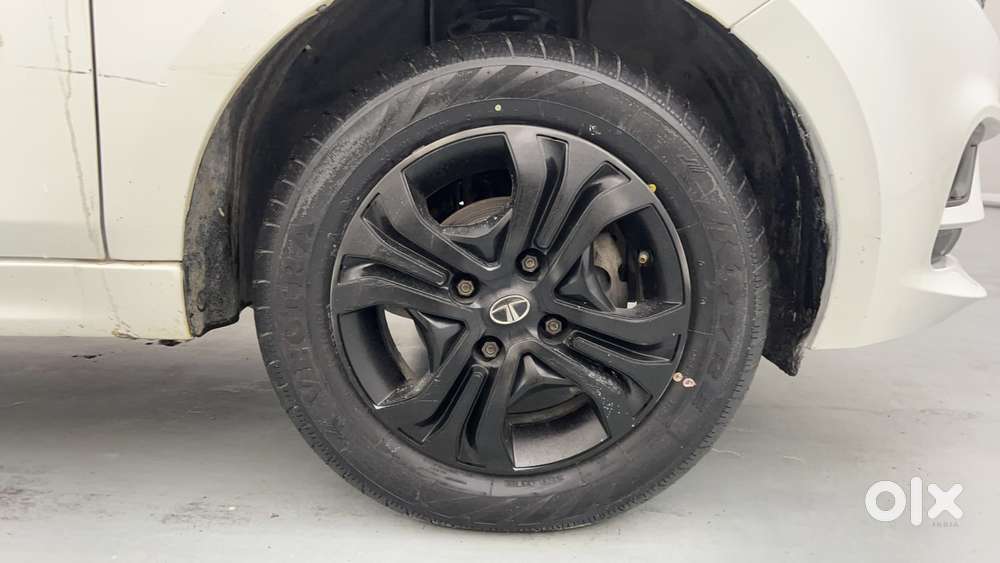 Tata Tiago 1.2 Revotron Xt Option, 2023, Petrol
