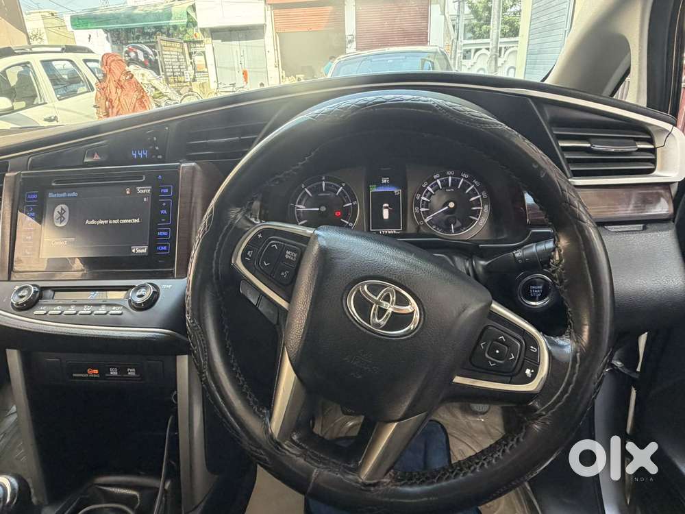 Toyota Innova Crysta 2.4 V 8 Str, 2016, Diesel