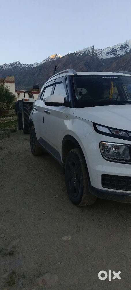 Hyundai Venue 2023 Petrol 34000 Km Driven