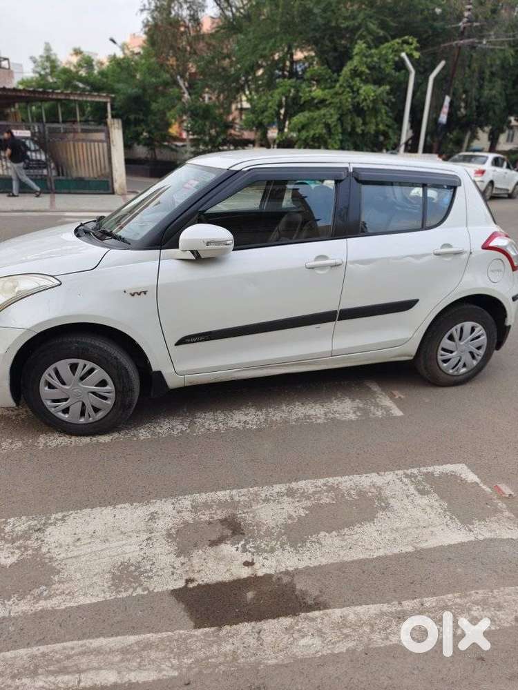 Maruti Suzuki Swift Vxi Optional, 2016, Petrol