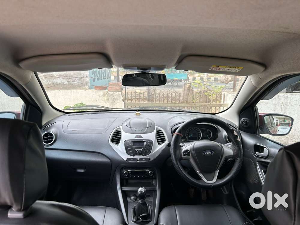 Ford Figo Titanium Blu 2017