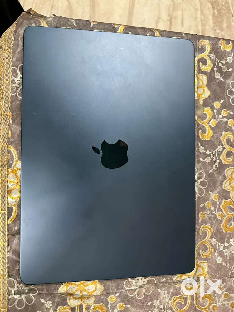Apple Macbook Air 2025 M4 16GB RAM & 256GB SSD in perfect condition.