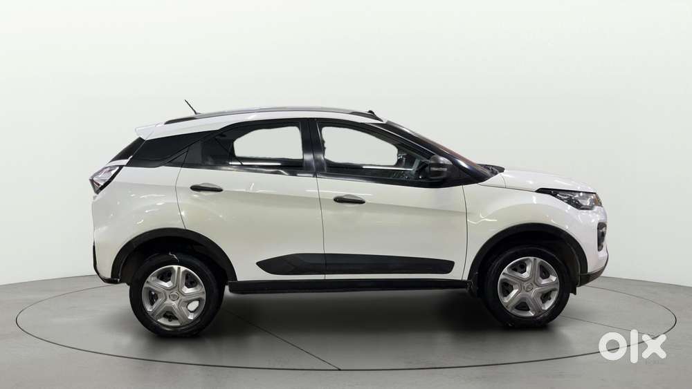 Tata Nexon 1.2 Revotron Xm (s), 2023, Petrol