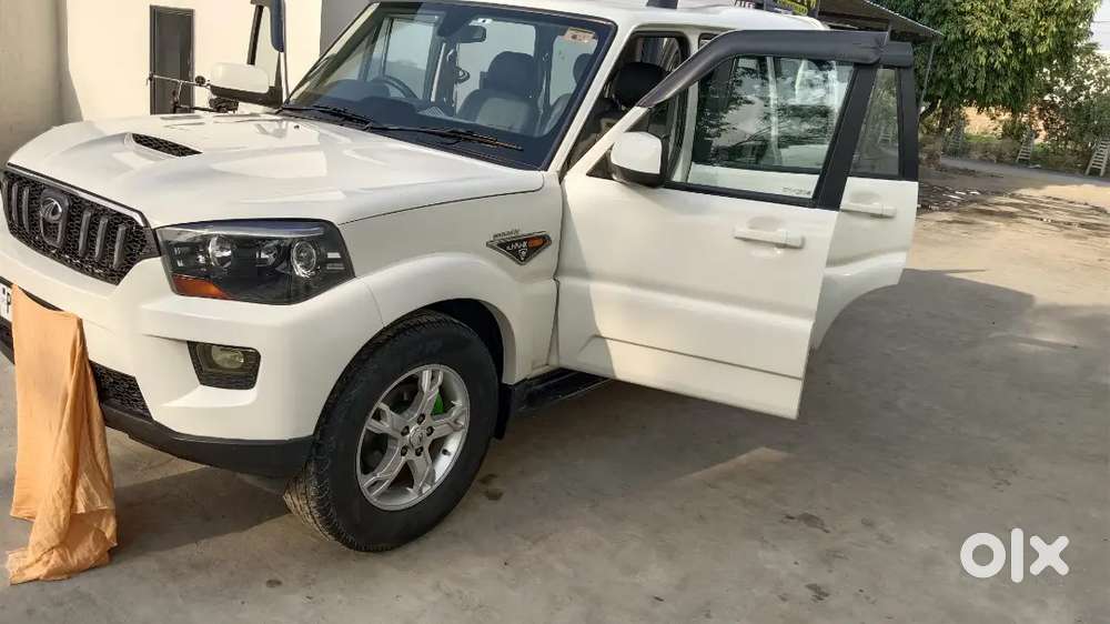 Mahindra Scorpio S10 2016