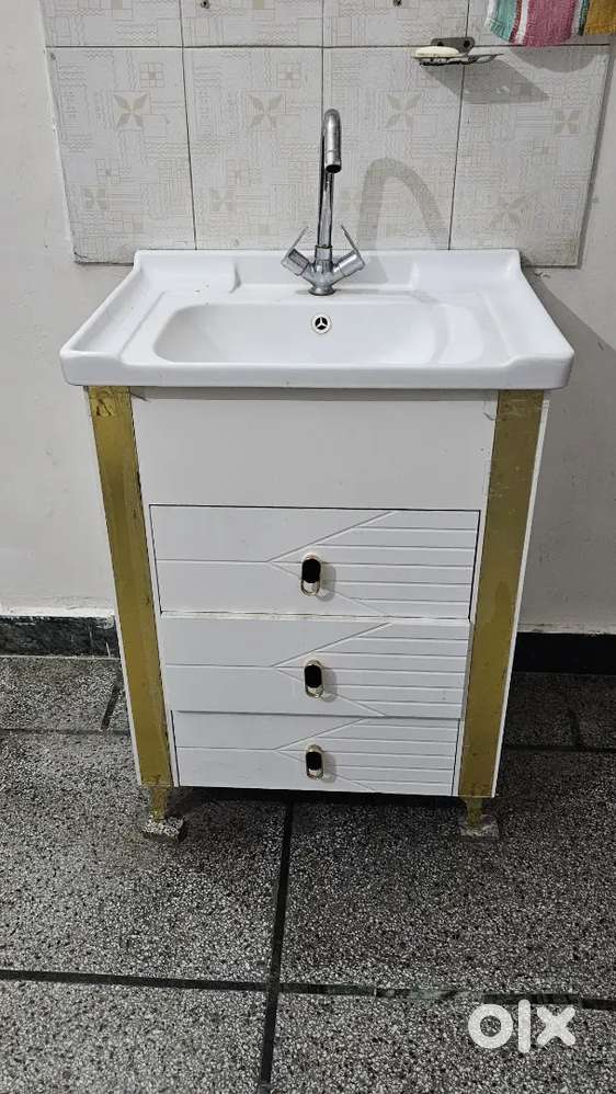 Wash basin vanity cabinate