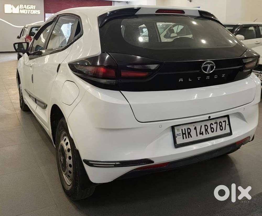 Tata Altroz 1.2 Xe, 2020, Petrol