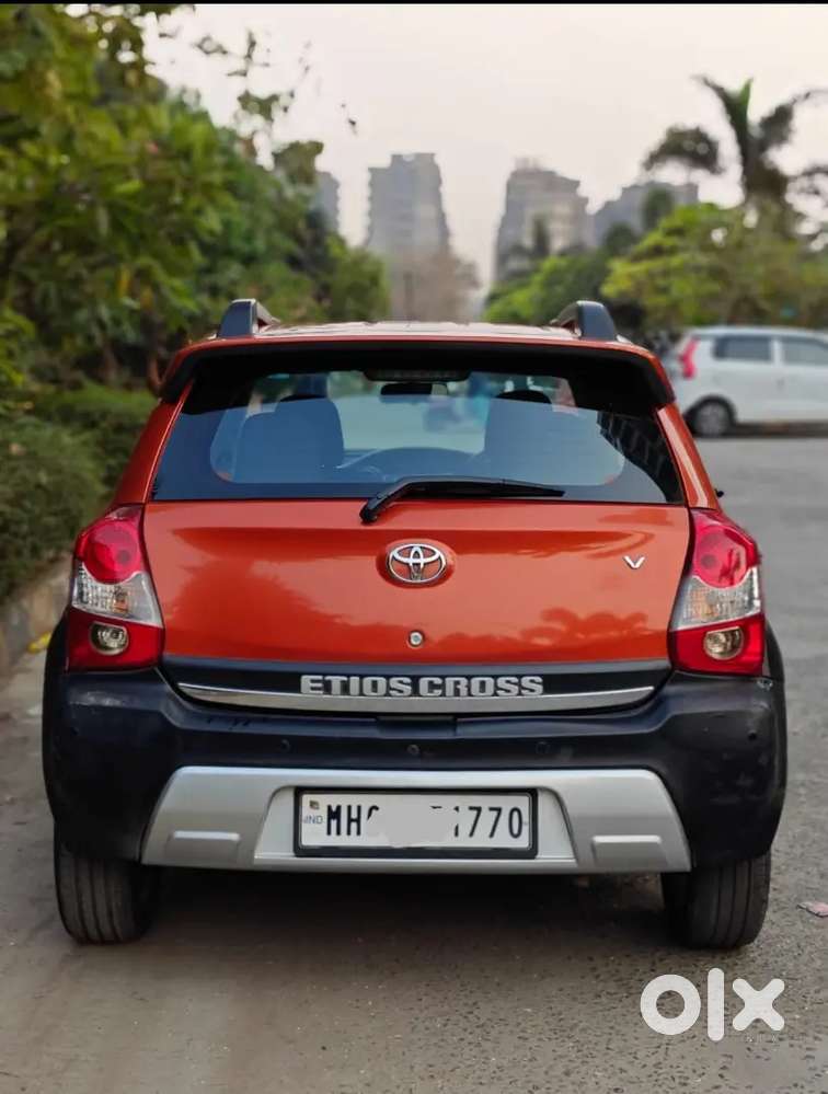 Toyota Etios Cross Lady Doctor Driven 2015 Petrol 64000 Km Driven