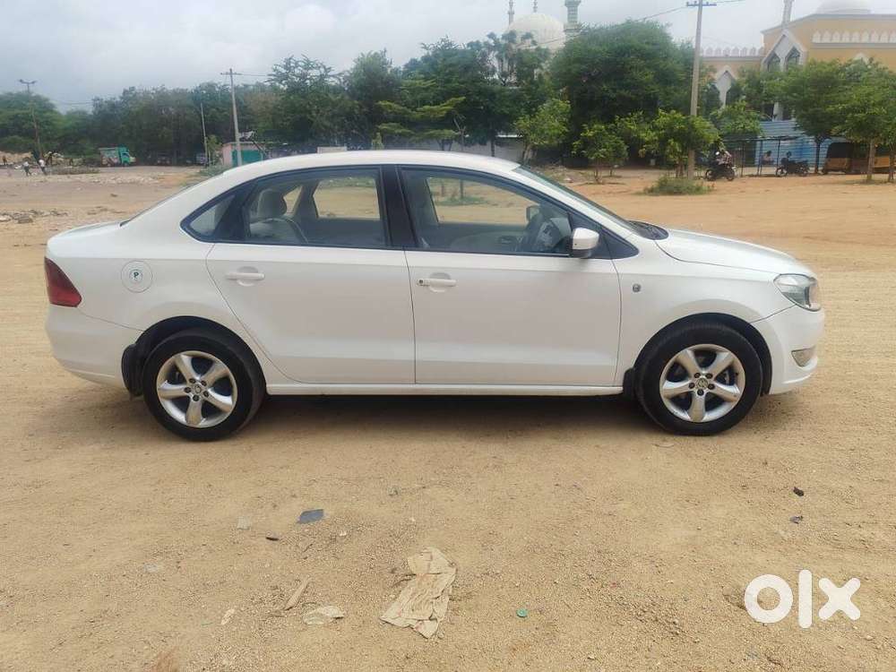 Skoda Rapid 1.6 Mpi Ambition, 2012, Petrol