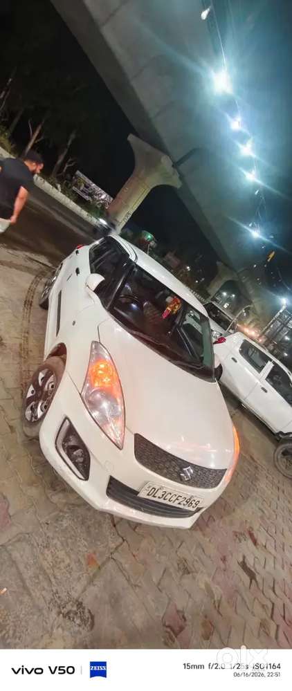 Swift 1.2 Lxi Maruti 2015