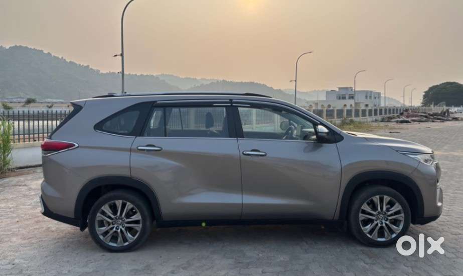 Toyota Innova Hycross 2.0 Zx Hybrid 7 Str, 2023, Petrol