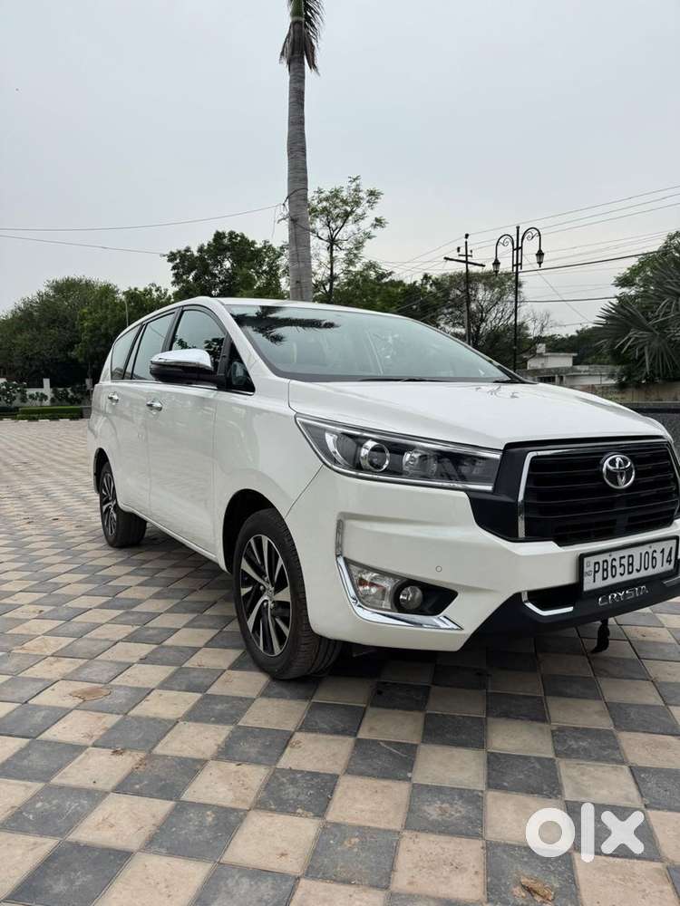 Toyota Innova Crysta 2024