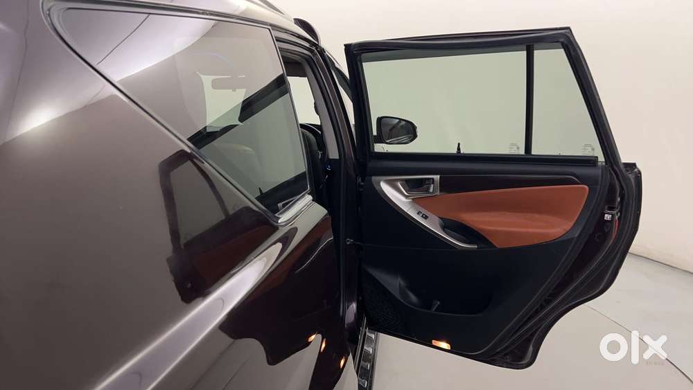 Toyota Innova Crysta 2.8 Zx At 7 Seater, 2017, Diesel