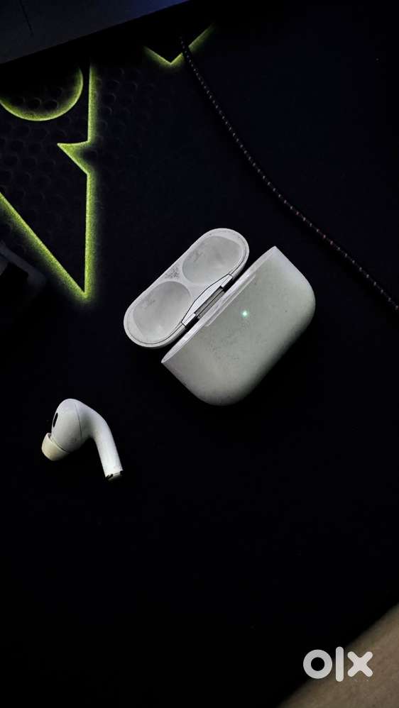 apple Airpods Pro 2( lightning port)
