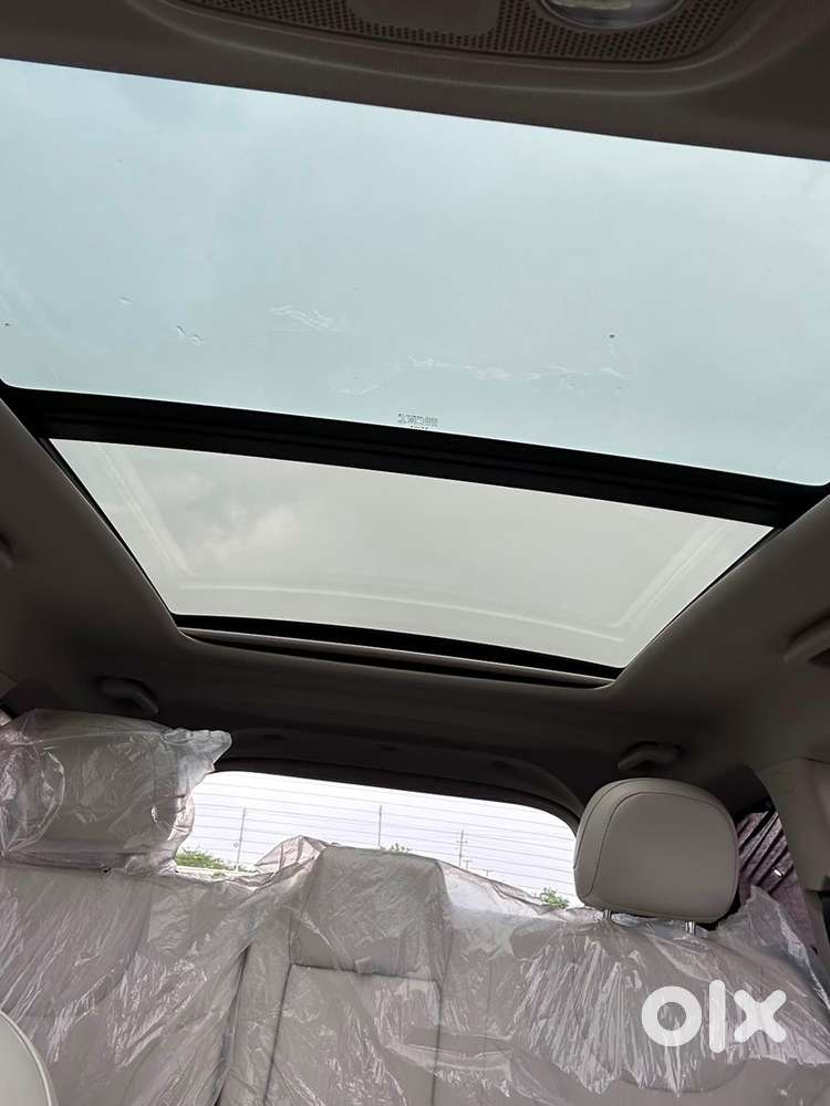 Mahindra Xuv700 Petrol 2022 Low Run Well Maintained