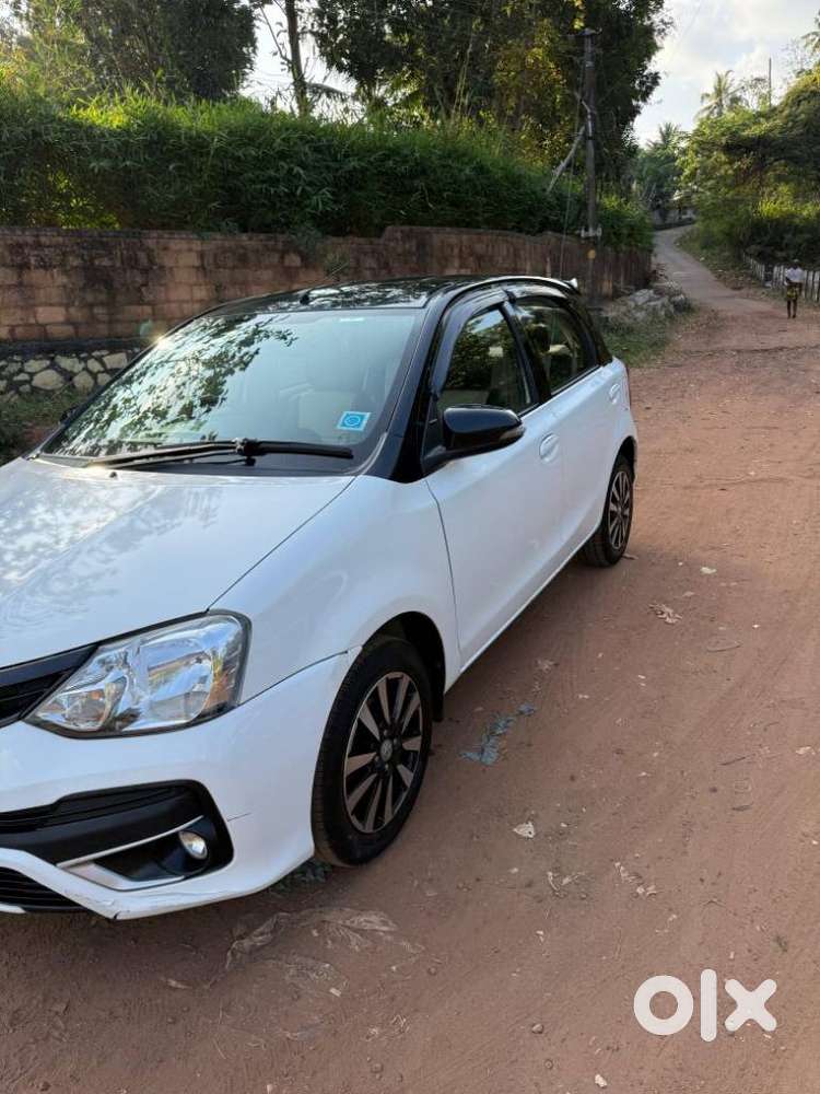 Toyota Etios Liva V Dual Tone, 2018, Petrol