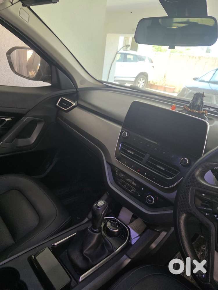 Tata Harrier Top Model  2019-20  Diesel Manual  Black  No Accident