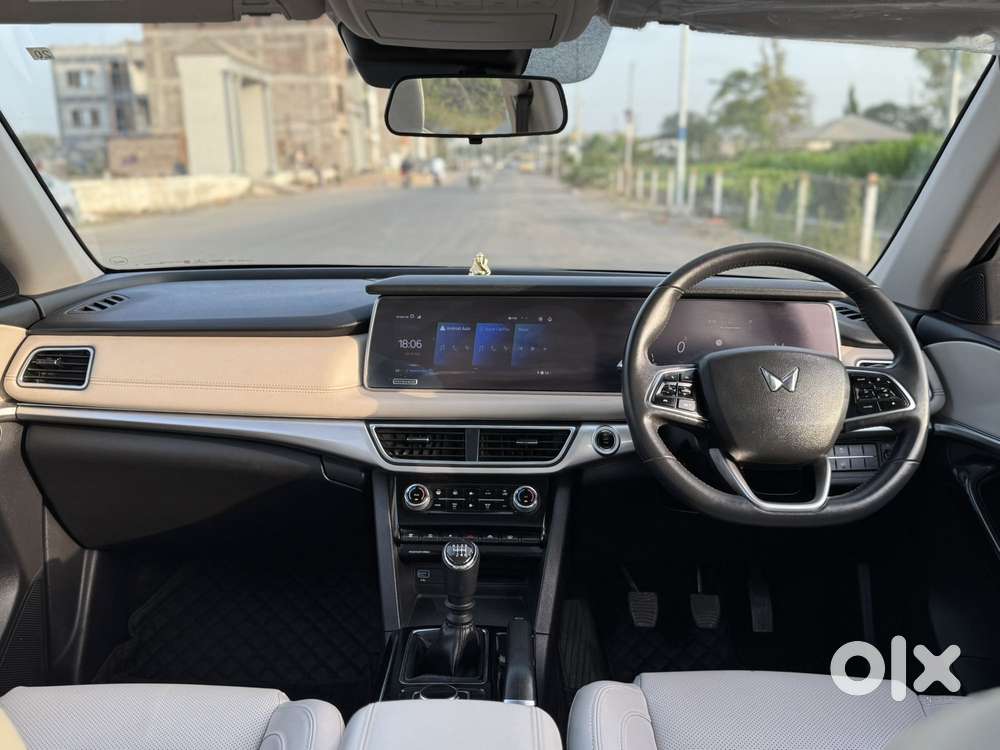 Mahindra Xuv700 2.0 Ax 7 Petrol Mt Str, 2021, Petrol
